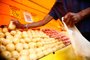 Porto Alegre, RS, Brasil - Consumidores que compram em feiras de rua sentem efeitos da inflação nos alimentos. Foto: Jonathan Heckler / Agência RBS<!-- NICAID(15287355) -->