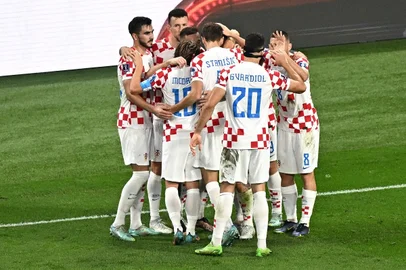 Croácia comemora o segundo gol na disputa pelo terceiro lugar da Copa do Mundo contra o Marrocos