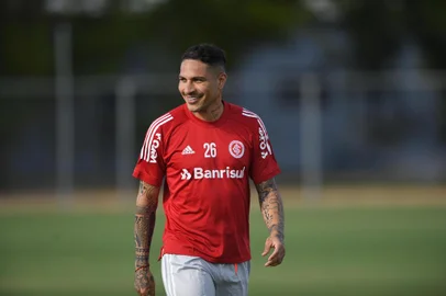 O centroavante Paolo Guerrero durante etapa de recuperação de lesão de joelho no CT Parque Gigante.<!-- NICAID(14711447) -->