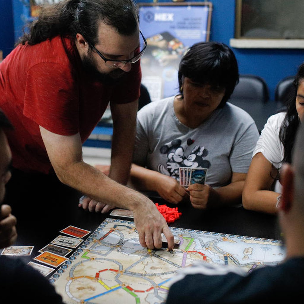 Em alta, jogos de tabuleiro ganham espaço com o público que busca