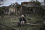 -- AFP PICTURES OF THE YEAR 2022 --An eldery woman sits in front of destroyed houses after a missile strike, which killed an old woman, in the city of Druzhkivka (also written Druzhkovka) in the eastern Ukrainian region of Donbas on June 5, 2022. (Photo by ARIS MESSINIS / AFP) / AFP PICTURES OF THE YEAR 2022Editoria: WARLocal: DruzhkovkaIndexador: ARIS MESSINISSecao: conflict (general)Fonte: AFPFotógrafo: STF<!-- NICAID(15290158) -->
