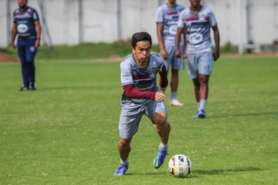 Caxias treina em preparação para enfrentar o Esportivo<!-- NICAID(15306719) -->