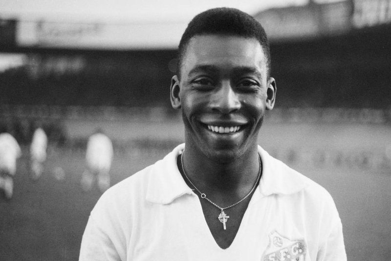Brazilian striker Pelé, wearing his Santos jersey, smiles before playing a friendly soccer match with his club against the French club of Racing, on June 13, 1961 in Colombes, in the suburbs of Paris. - Pelé score one goal as Santos won 5-4. Widely considered to be the greatest player in soccer history, Pelé scored 1282 goals in his career and won three World Cup titles with Brazil (1958 in Sweden, 1962 in Chile, 1970 in Mexico). (Photo by AFP)Editoria: SPOLocal: ColombesIndexador: -Secao: sports eventFonte: AFPFotógrafo: STR<!-- NICAID(15305141) -->