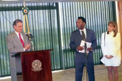 Posse do ministro extraordinário dos Esportes, Edson Arantes do Nascimento, o Pelé.Presidente da República Fernando Henrique Cardoso.-#ENVELOPE: 146287<!-- NICAID(15097702) -->