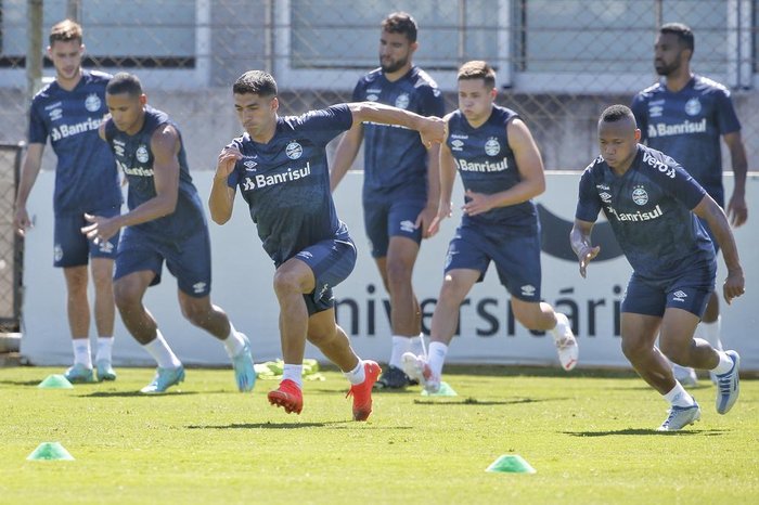 Diretoria do Grêmio pressiona e até Suárez está proibido de usar cor vermelha