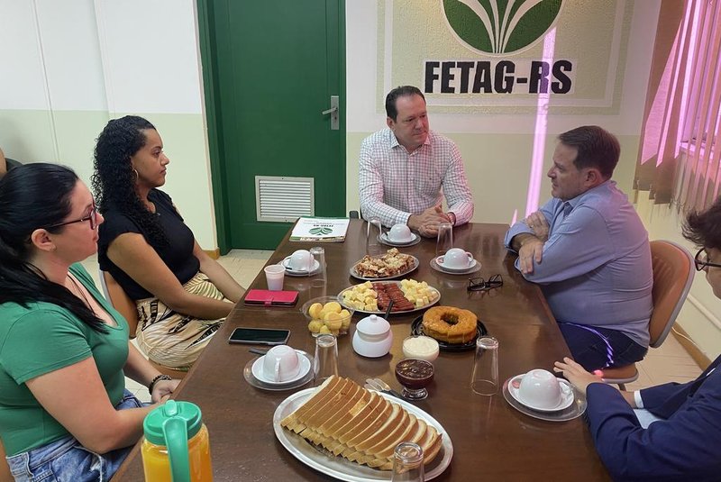 Secretário do desenvolvimento rural ,Ronaldo Santini visita a Fetag-RS<!-- NICAID(15313268) -->