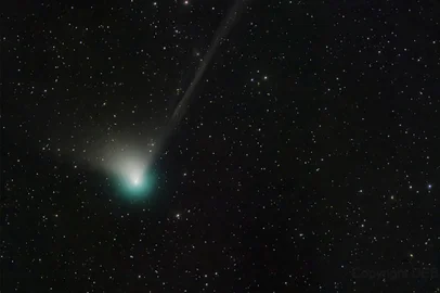 This handout picture obtained from the NASA website on January 6, 2022 shows the Comet C/2022 E3 (ZTF) that was discovered by astronomers using the wide-field survey camera at the Zwicky Transient Facility this year in early March. - A newly discovered comet is currently shooting through our Solar System for the first time in 50,000 years and could be visible to the naked eye as it whizzes past Earth and the Sun in the coming weeks, astronomers have said. Having travelled from the icy reaches at the edge of our Solar System, it will get the closest to the Sun on January 12 and pass nearest to Earth on February 1. (Photo by Dan Bartlett / NASA / AFP) / RESTRICTED TO EDITORIAL USE - MANDATORY CREDIT AFP PHOTO / NASA / Dan Bartlett   - NO MARKETING NO ADVERTISING CAMPAIGNS - DISTRIBUTED AS A SERVICE TO CLIENTS<!-- NICAID(15314987) -->