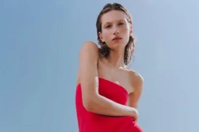 Vestido de decote reto é tendência <!-- NICAID(15316520) -->