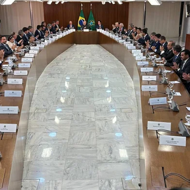 O presidente Lula  em reuniÃ£o com os governadores para debater a reduÃ§Ã£o de aÃ§Ãµes extremistas pelo paÃ­sO presidente Lula em reunião com os governadores para debater a redução de ações extremistas pelo paísLocal: BrasÃ­liaIndexador: Fabio Rodrigues Pozzebom/AgÃªnciFonte: AgÃªncia Brasil/Empresa Brasil dFotógrafo: Reporter FotogrÃ¡fico<!-- NICAID(15316836) -->