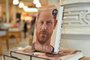 Copies of Spare by Britains Prince Harry, Duke of Sussex, are displayed at a Barnes & Noble bookstore on January 10, 2023 in New York City. - After months of anticipation and a blanket publicity blitz, Prince Harrys autobiography Spare went on sale Tuesday as royal insiders hit back at his scorching revelations. (Photo by ANGELA WEISS / AFP)Editoria: HUMLocal: New YorkIndexador: ANGELA WEISSSecao: imperial and royal mattersFonte: AFPFotógrafo: STF<!-- NICAID(15317668) -->