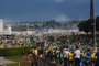 Bolsonaristas invadem o Congresso NacionalDF - LULA/VITÓRIA/ATOS ANTIDEMOCRÁTICOS/CONGRESSO/INVASÃO - GERAL - Apoiadores do ex-presidente Jair Bolsonaro se aproximam da Praça dos Três Poderes, em Brasília, neste domingo (8).   Os participantes de atos antidemocráticos que invadiram na tarde deste domingo as sedes dos Três Poderes em   Brasília promoveram quebradeira no Palácio do Planalto, no Congresso Nacional, e no Plenário do Supremo Tribunal   Federal (STF).    08/01/2023 - Foto: LUCAS NEVES/ENQUADRAR/ESTADÃO CONTEÚDOEditoria: GERALLocal: BRASÍLIAIndexador: LUCAS NEVESFonte: Agencia EnquadrarFotógrafo: ENQUADRAR<!-- NICAID(15315313) -->