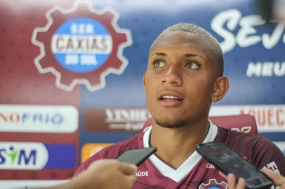 jogador chega por empréstimo do Grêmio<!-- NICAID(15323453) -->