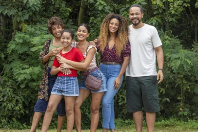 Sol ( Sheron Menezzes ), Jenifer ( Bella Campos ), Marlene ( Elisa Lucinda ), Duda , vai na fé<!-- NICAID(15323728) -->