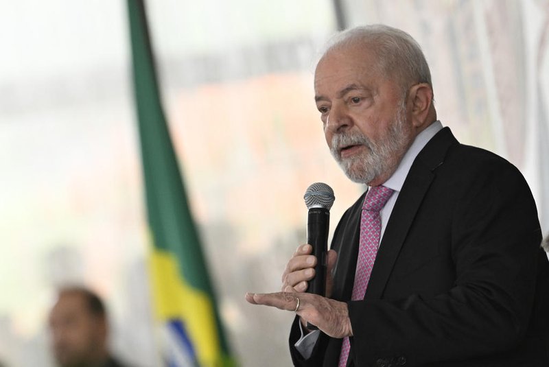 BRASÍLIA, REUNIÃO COM REITORES DE UNIVERSIDADES FEDERAISDF - BRASÍLIA, REUNIÃO COM REITORES DE UNIVERSIDADES FEDERAIS - POLÍTICA - BRASÍLIA, REUNIÃO COM REITORES DE UNIVERSIDADES FEDERAIS - O presidente da república, Luiz Inácio Lula da Silva, durante reunião com reitores federais realizada nesta quinta-feira, 19 de janeiro. 19/01/2023 - Foto: MATEUS BONOMI/AGIF - AGÊNCIA DE FOTOGRAFIA/AGIF - AGÊNCIA DE FOTOGRAFIA/ESTADÃO CONTEÚDOEditoria: POLÍTICALocal: BRASÍLIAIndexador: MATEUS BONOMIFotógrafo: AGIF - AGÊNCIA DE FOTOGRAFIA<!-- NICAID(15326091) -->