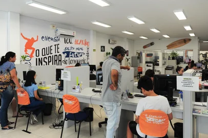 CAXIAS DO SUL, RS, BRASIL, 20/01/2023. Reportagem verifica como está o mercado de estágio em Caxias. Até esta sexta-feira, eram 277 oportunidades em aberto em Caxias e 444 na serra. (Bruno Todeschini/Agência RBS)Indexador: BTK<!-- NICAID(15327324) -->