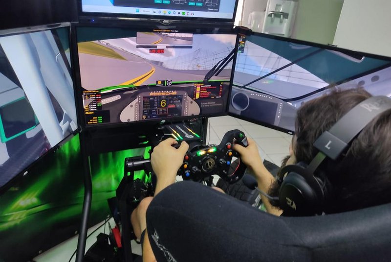 Corrida de automobilismo virtual reúne pilotos de todo o país em Caxias do Sul neste sábado.<!-- NICAID(15327850) -->