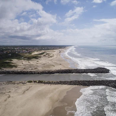 Santa Vitória do Palmar, RS, Brasil, 11-01-2023: Barra do Chuí. Trilha de Longo Curso Cassino-Barra do Chuí. A Rede Brasileira de Trilhas é uma iniciativa do Governo Federal destinada a conectar pontos de interesse do patrimônio cultural e natural brasileiro por meio de trilhas de longo curso em todo o Brasil. Foto: Mateus Bruxel / Agência RBSLocal: Chuy<!-- NICAID(15327174) -->