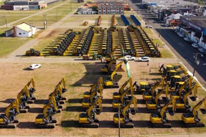 Municípios da Serra estão entre os 129 contemplados com máquinas e equipamentos agrícolas do governo estadual. A entrega ocorreu na manhã desta terça-feira (24). Ao todo, são 13 cidades da região beneficiadas. <!-- NICAID(15330302) -->