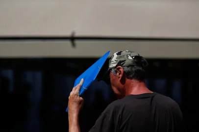 Porto Alegre, RS, Brasil, 27/01/2023 - Tarde de calor intenso com temperatura acima de 36º em Porto Alegre - Foto: Jonathan Heckler/Agência RBS<!-- NICAID(15333520) -->
