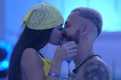 Beijo Fred e Larissa<!-- NICAID(15334051) -->