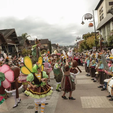 Pascoa em Gramado 2022. Na imagem, Parada de Pascoa. <!-- NICAID(15334056) -->