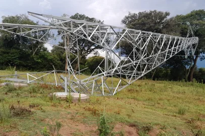 Vandalismo em torre de energia de Vale Verde deixa 6 mil clientes sem luz. Fotos: Adriano Rosa/Certaja/Divulgação<!-- NICAID(15334328) -->