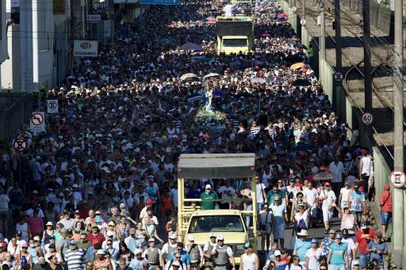 PORTO ALEGRE, RS, BRASIL, 02/02/2023- Início dos festejos de Nossa Senhora dos Navegantes. Na foto, Nossa Senhora dos Navegantes já está na rua para o início da Procissão. Foto: Jefferson Botega / Agencia RBSIndexador: Jefferson Botega<!-- NICAID(15337824) -->