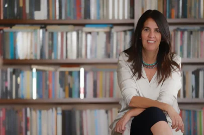PORTO ALEGRE, RS, BRASIL, 27/10/2020-Depois de oito anos, Martha volta a lançar um livro de ficção.Foto: Lauro Alves / Agencia RBS<!-- NICAID(14627082) -->