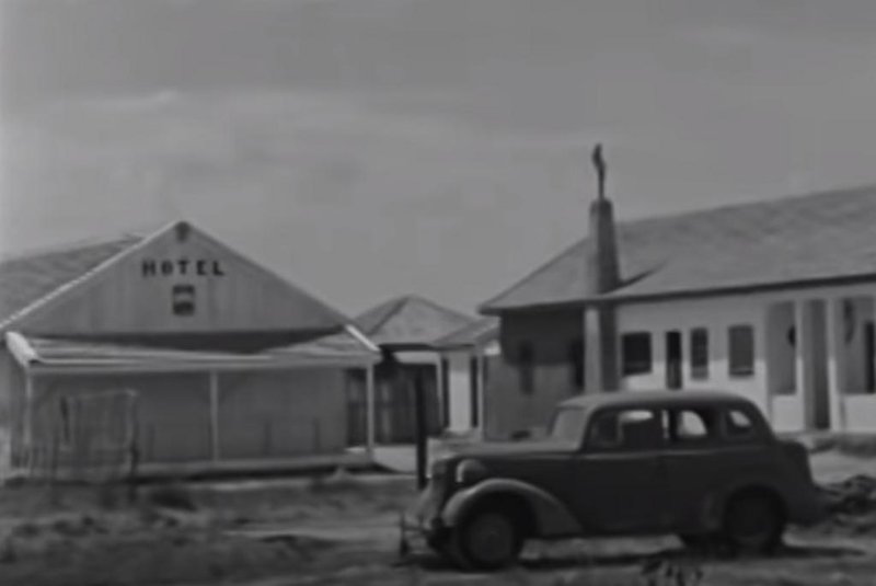 Praia do Pinhal, em 1955. Print de filme da Wilkens Filmes.<!-- NICAID(15343068) -->