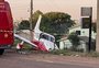 Avião com quatro ocupantes cai na zona urbana de Erechim, mas ninguém fica ferido