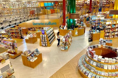 Livraria Cultura em Porto Alegre<!-- NICAID(15345668) -->
