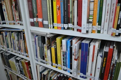 Secretaria Municipal da Cultura abre ao público a Biblioteca AMARPUAV amplia a possibilidade de pesquisa relacionada às Artes Visuais com a abertura da Biblioteca do Acervo Municipal de Artes Plásticas de Caxias do Sul<!-- NICAID(15346052) -->