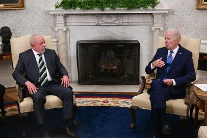 US President Joe Biden meets with Brazilian President Luiz Inacio Lula da Silva in the Oval Office of the White House in Washington, DC, on February 10, 2023. (Photo by ANDREW CABALLERO-REYNOLDS / AFP)Editoria: POLLocal: WashingtonIndexador: ANDREW CABALLERO-REYNOLDSSecao: diplomacyFonte: AFPFotógrafo: STF<!-- NICAID(15346555) -->