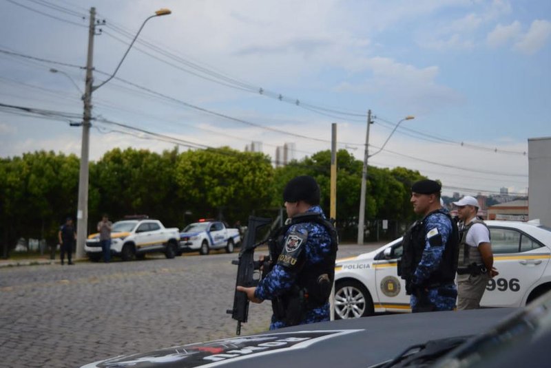 Guarda Municipal e outras forças de segurança de Caxias do Sul realizam a Operação Bairro Seguro no bairro Planalto, nesta sexta-feira (10). <!-- NICAID(15346643) -->