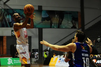 CAXIAS DO SUL, RS, BRASIL, 10/02/2023. Caxias do Sul Basquete x Minas,  jogo válido pela 24ª rodada do Novo Basquete Brasil - NBB 2022/2023 - e realizado no ginásio do Sesi. (Porthus Junior/Agência RBS)<!-- NICAID(15346734) -->