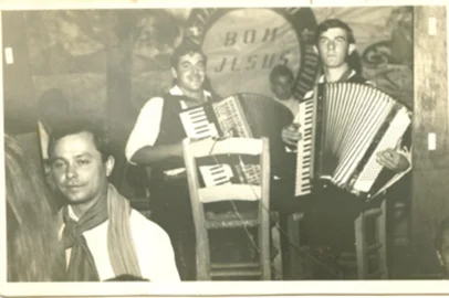 os serranos, foto de um dos primeiros bailes.<!-- NICAID(9766764) -->