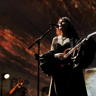 Marisa Monte terá um reencontro com os gaúchos, marcado para este final de semana, no Auditório Araújo Vianna, em Porto Alegre. Durante três noites, com ingressos quase esgotados, o ícone da MPB apresentará sua nova turnê Portas, baseada no álbum homônimo lançado em 2021 — seu primeiro disco solo inédito em uma década.<!-- NICAID(15206462) -->