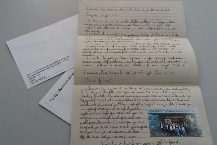 "Para meu amigo ucraniano", diz uma das cartas enviadas pelos estudantes de Sarandi à Polônia