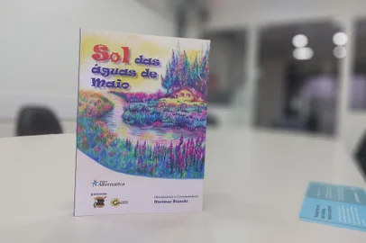 Livro em prol das vítimas de enchentes no RS será lançado em Passo Fundo em outubro<!-- NICAID(15871697) -->