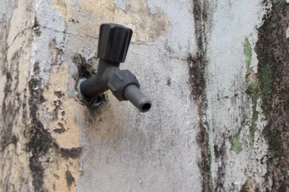 Moradores de Passo Fundo reclamam de mau cheiro e gosto na água<!-- NICAID(15919196) -->