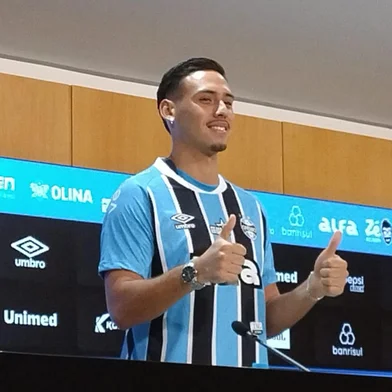 Erick Noriega, reforço do Grêmio, em sua apresentação realizada na Arena<!-- NICAID(16107563) -->