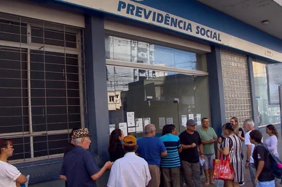 Agência de Passo Fundo registra filas em meio a instabilidade no sistema do INSS<!-- NICAID(16218445) -->