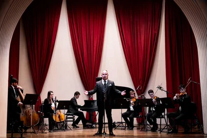 Italianíssimo Espetáculo inédito de música clássica italiana. O Italianíssimo reúne no palco do Teatro do Sesc, em Caxias do Sul, o tenor Alexandre Borges.<!-- NICAID(16340261) -->