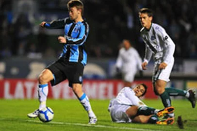 neuton - grêmio - goiás - campeonato brasileiro - estádio olímpico - 15/08/2010 