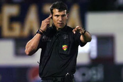 leonardo gaciba - árbitro - juiz - futebol - 14/10/2010 