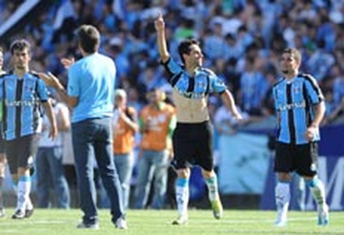 Grêmio goleia Botafogo, termina Brasileirão em quarto e agora seca o Goiás